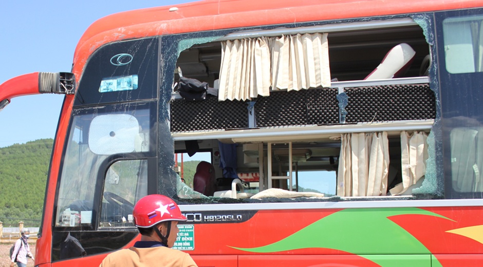 No lon tren xe giuong nam, 3 nguoi nguy kich hinh anh