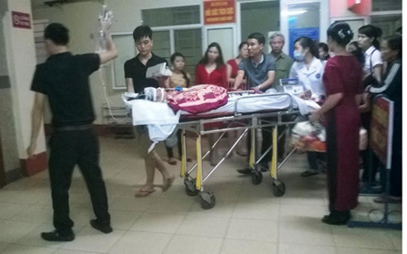 Nạn nhân đã được chuyển ra Hà Nội để cấp cứu. Ảnh Vietnamnet