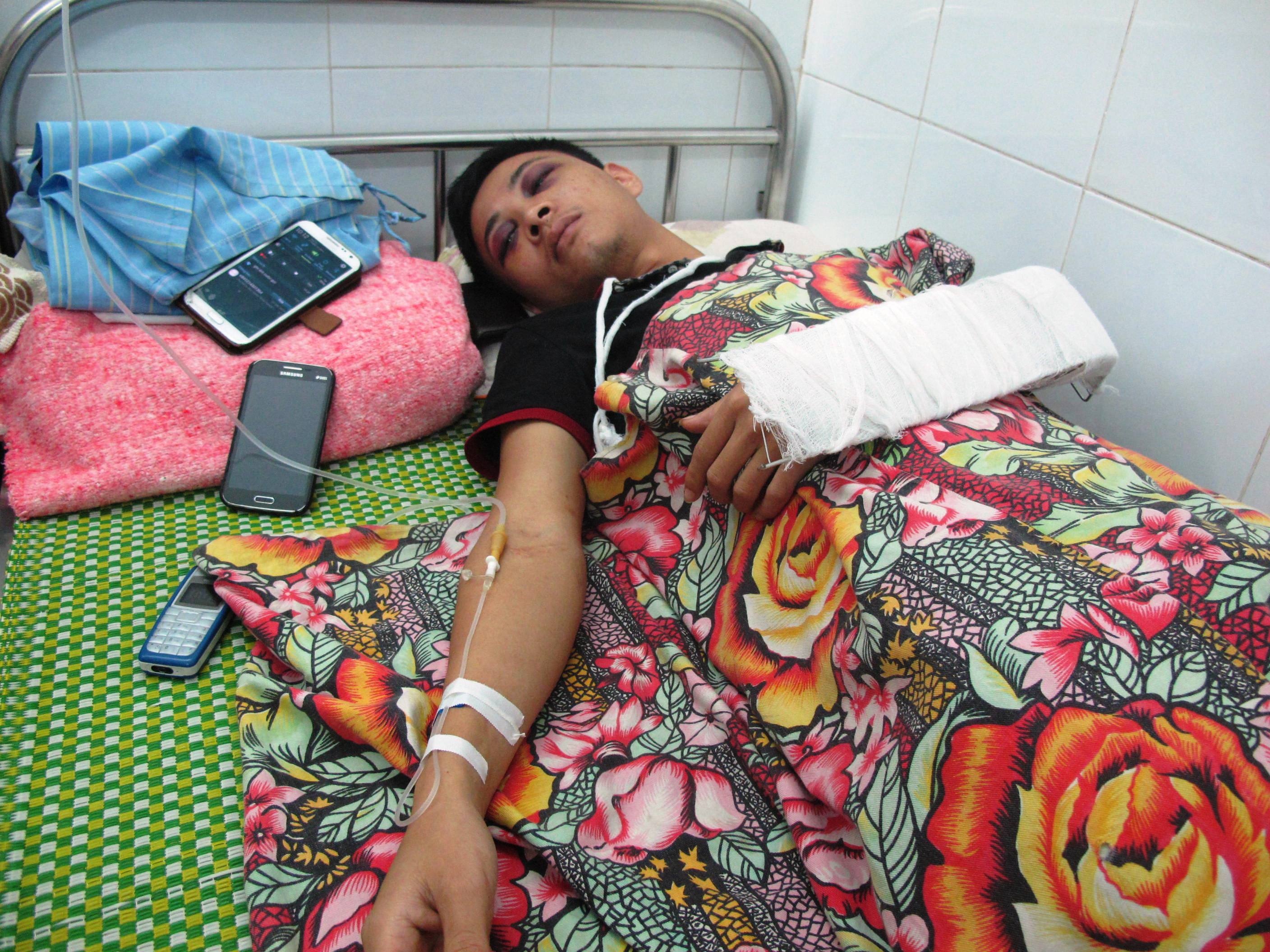 Y si bi danh trong thuong khi cap cuu benh nhan hinh anh