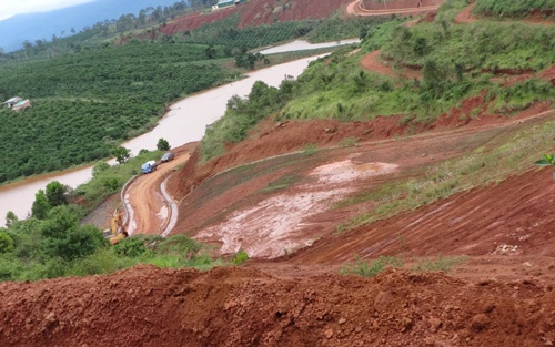 Toàn cảnh hồ chứa nước nhìn từ trên cao