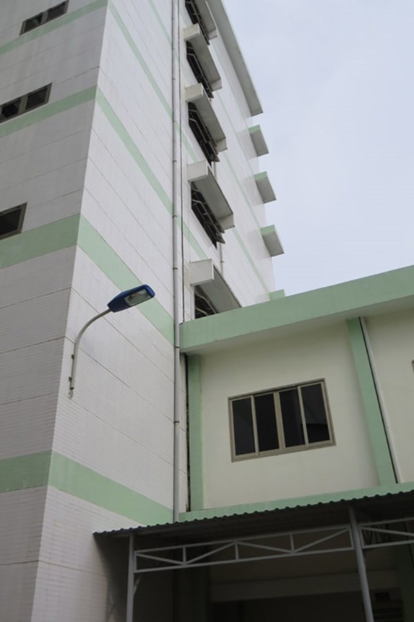 Khu vực ông Nhựt nhảy lầu tự vẫn.