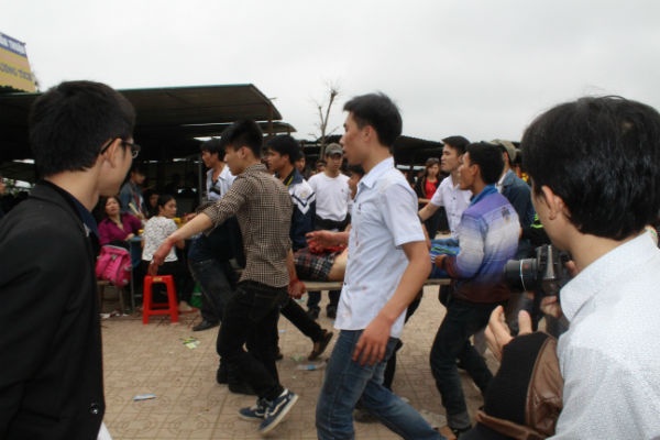 Ba thanh nien 9X danh chet nguoi tai dam cuoi hinh anh