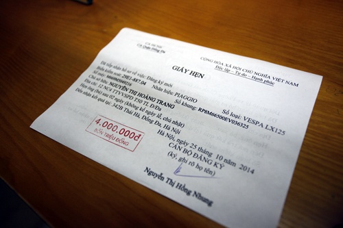 Tất cả người dân khi đến làm thủ tục đăng ký đều bình đẳng, xếp hàng theo thứ tự, đúng hồ sơ, đúng phương tiện. Hồ sơ, thủ tục đăng ký xe đều được niêm yết công khai, thực hiện đúng quy trình, ai cũng có thể giám sát được.