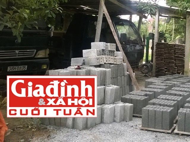 Một góc cơ sở sản xuất gạch của đôi vợ chồng trẻ.