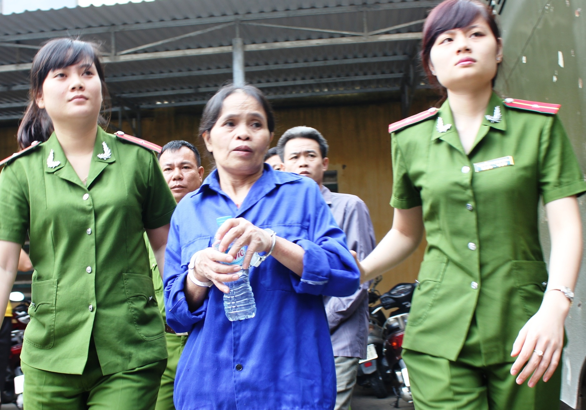 Nguoi vo giet chong bang nhieu nhat dao duoc giam an hinh anh