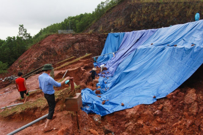 Sat lo ke ho chua nuoc: bit cho ho bang vai, bat hinh anh