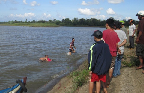 Nu sinh lop 11 nhay ho tu tu vi tram uat? hinh anh