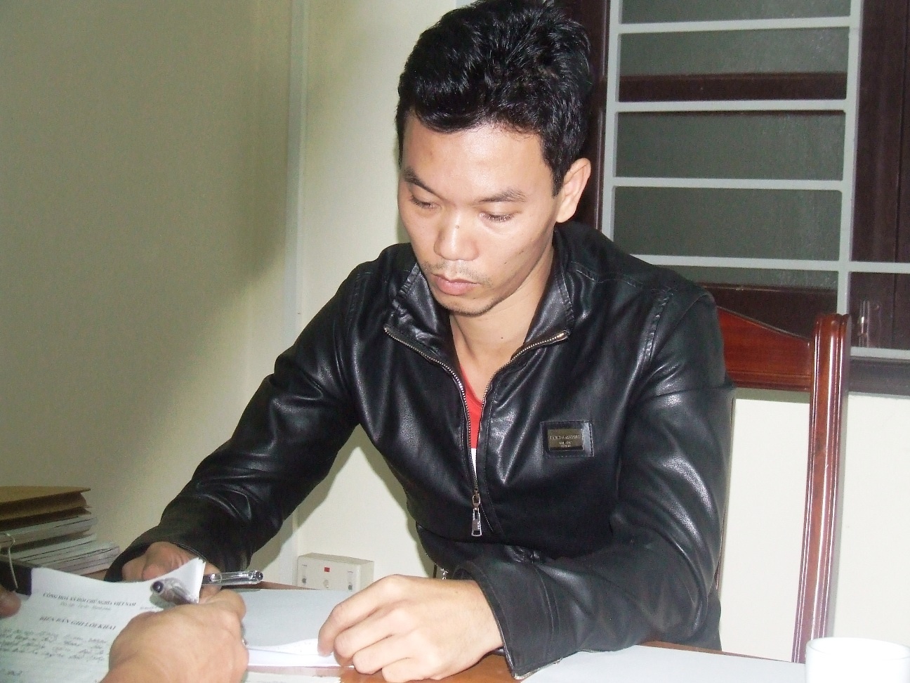 Nghi can Trần Lê Đức tại cơ quan điều tra.