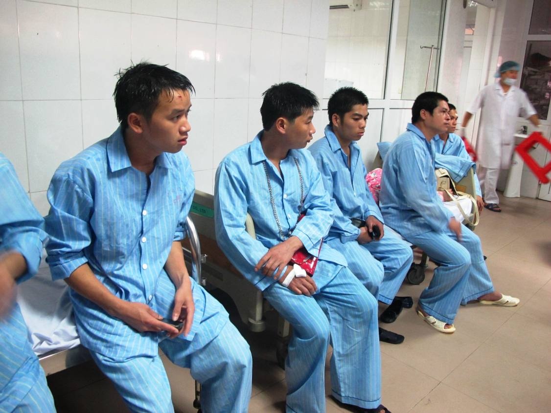 Tính đến 11h30 trưa cùng ngày, các nạn nhân bị thương nhẹ đã được xuất viện. Có một số ca bị nặng phải chuyển đến bệnh viện đa khoa Nghệ An tiếp tục cấp cứu, điều trị.