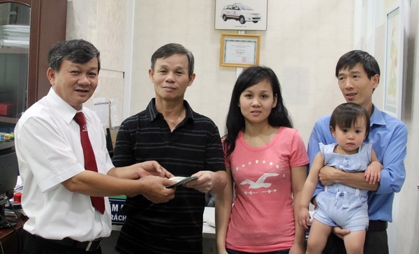 Di an pho, de quen tui xach co tai san hon 200 trieu dong hinh anh