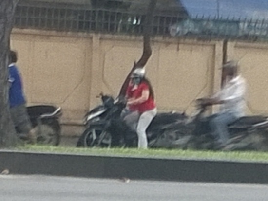 Đội quân chân dài “siêu sang” tại công viên Hòa Bình.   