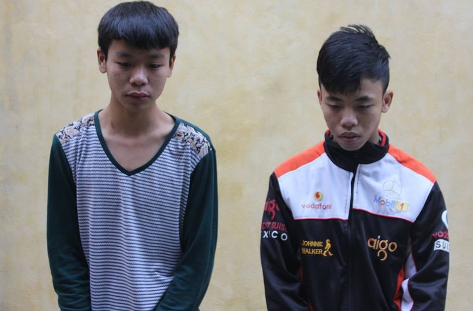 Hai học sinh bị tạm giữ. Ảnh: Phạm Hòa