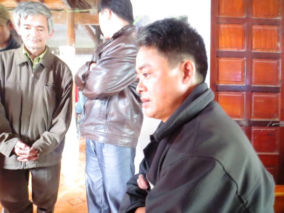 Ông Nhàn đau loàng kể lại cái chết của con trai.