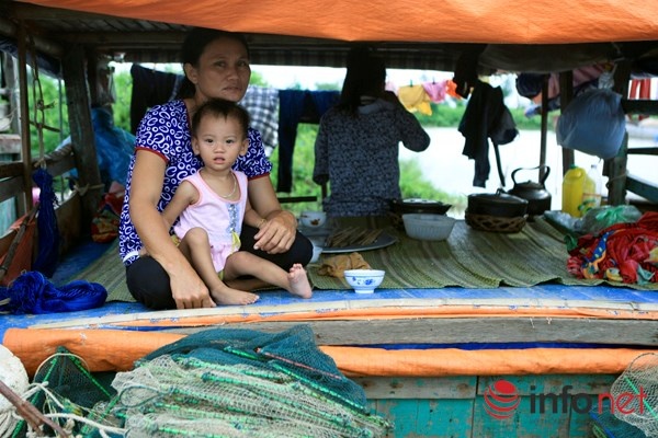  Cao Bình hiện có 171 hộ với gần 800 nhân khẩu, dù hết sức cố gắng nhưng chính quyền địa phương mới chỉ cấp được đất cho 80 hộ để lên bờ xây nhà.