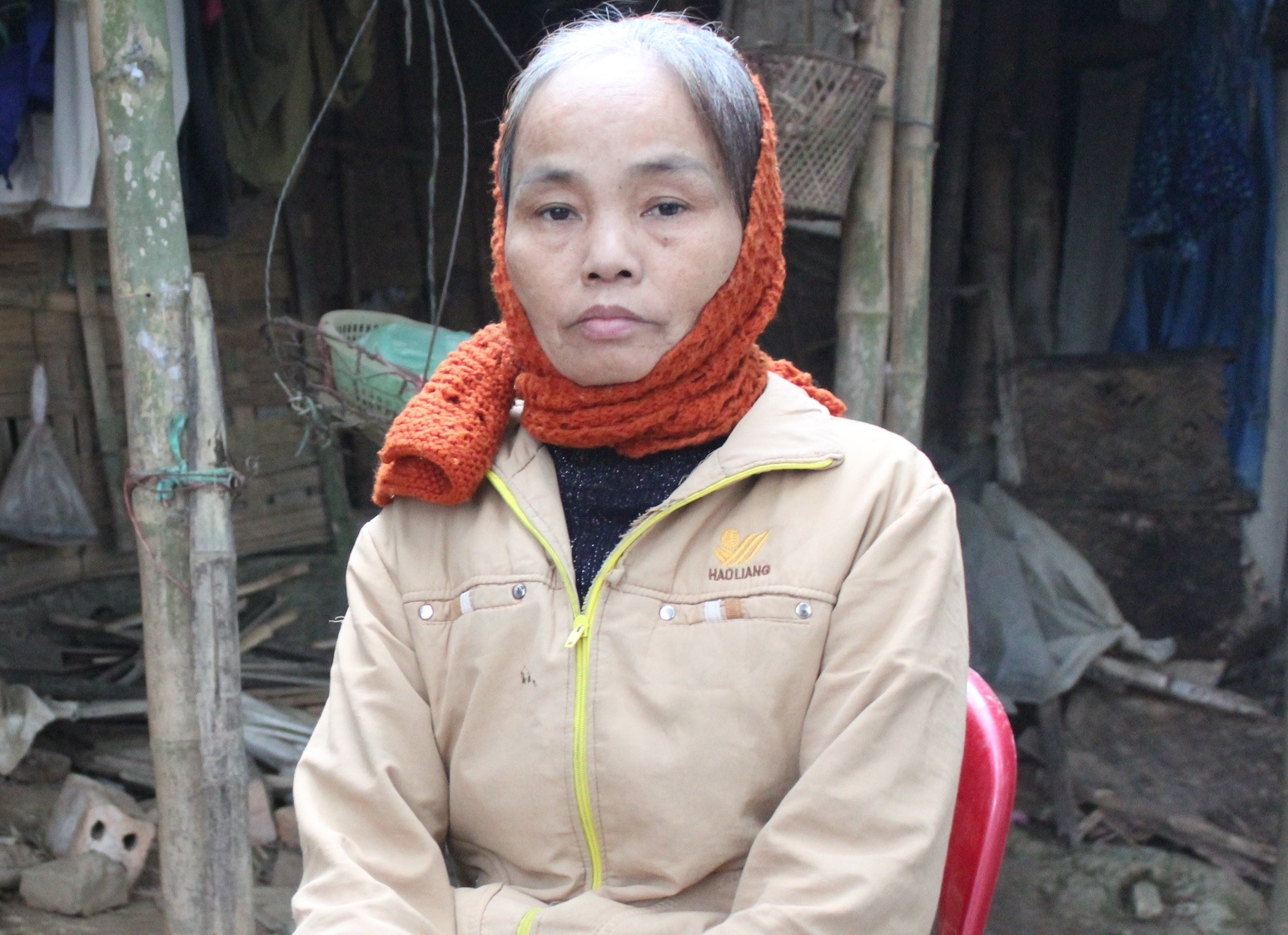 Bà Quy trò chuyện với phóng viên.