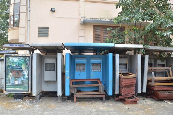 Các bốt thông tin du lịch này đều được cài đặt tiếng Việt và tiếng Anh, được điều hành bởi hệ thống máy tính hiện đại với màn hình cảm ứng. Người sử dụng chỉ cần chạm tay vào các biểu tượng trên màn hình liệt kê theo danh mục là có thể tìm kiếm thông tin, nhận được các hướng dẫn chỉ đường, hoặc biết được vị trí mình đang đứng.