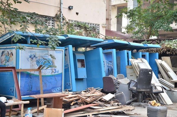 Từ năm 2006, Sở Văn hóa – Thể thao và Du lịch Hà Nội đã lắp đặt nhiều bốt tra cứu thông tin du lịch trên các tuyến phố chính, quanh khu vực hồ Hoàn Kiếm nhằm đáp ứng nhu cầu tra cứu thông tin của du khách trong việc tìm kiếm các địa điểm du lịch, từ khách sạn, nhà hàng ăn uống cho tới các tuyến xe buýt…