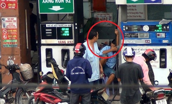 Nhung chieu 'moc tui' khach hang trang tron tai cay xang hinh anh