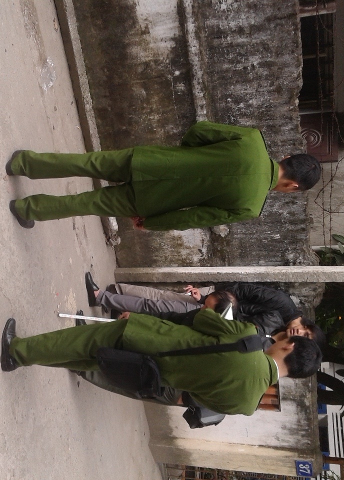 No sung hon chien trong dem, nguoi dan hoang loan hinh anh