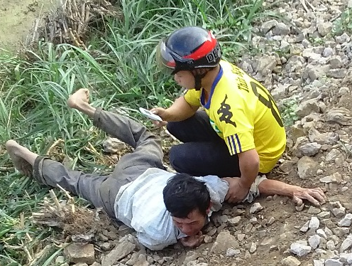 Cha me khoc nghen ben thi the con gai bi tau can tu vong hinh anh