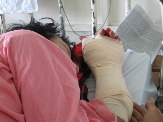 Chat dua, chat gan lia ban tay hinh anh