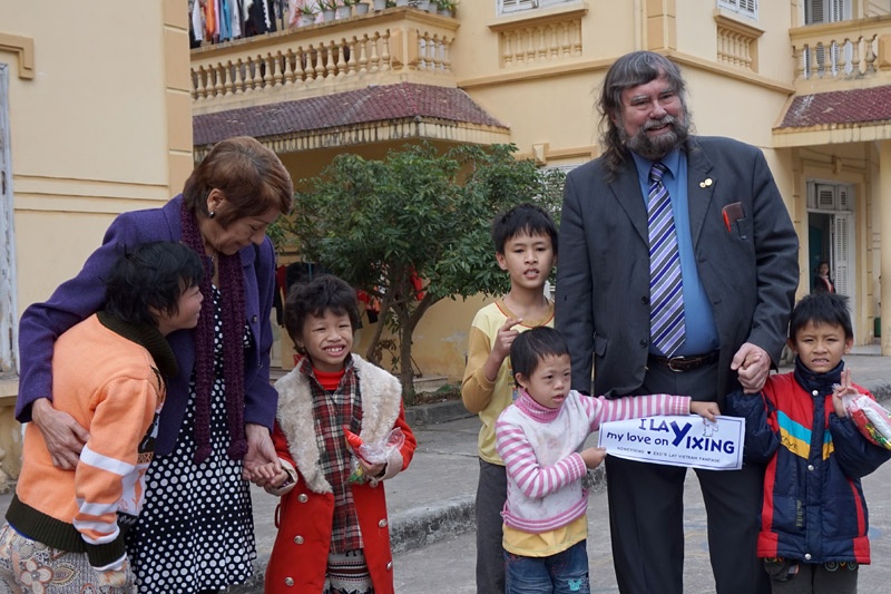 Với các em, James đã trở nên quen thuộc.