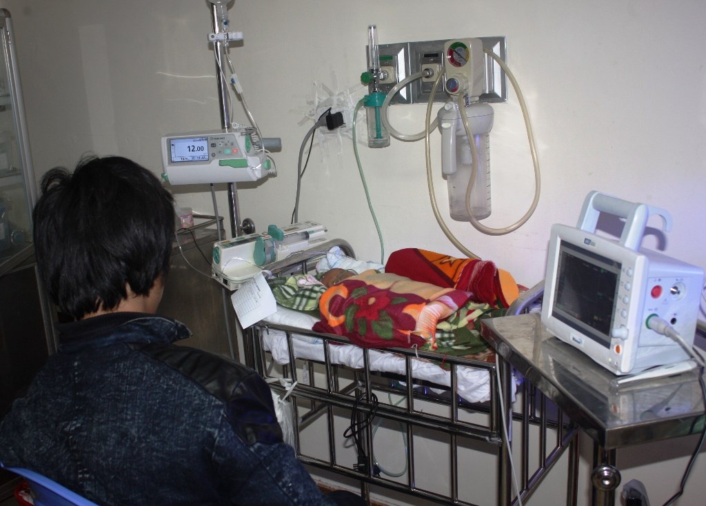 Bệnh nhi Hoàng Văn Bé sắp được chuyển ra Hà Nội tiếp tục theo dõi, điều trị.