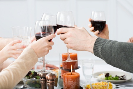 Dam chet nguoi moi ruou o dam cuoi hinh anh