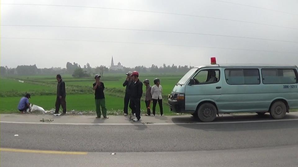 Hiện trường nơi phát hiện xác nạn nhân Tuấn nằm bên mép đường tránh Vinh.