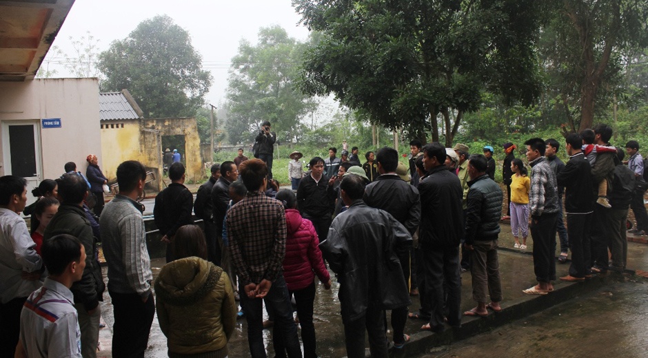 Me con san phu tu vong, nguoi nha quay benh vien hinh anh