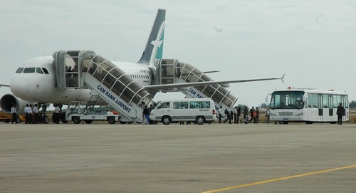 Gan 2.000 ty dong xay duong bang so 2 o san bay Cam Ranh hinh anh