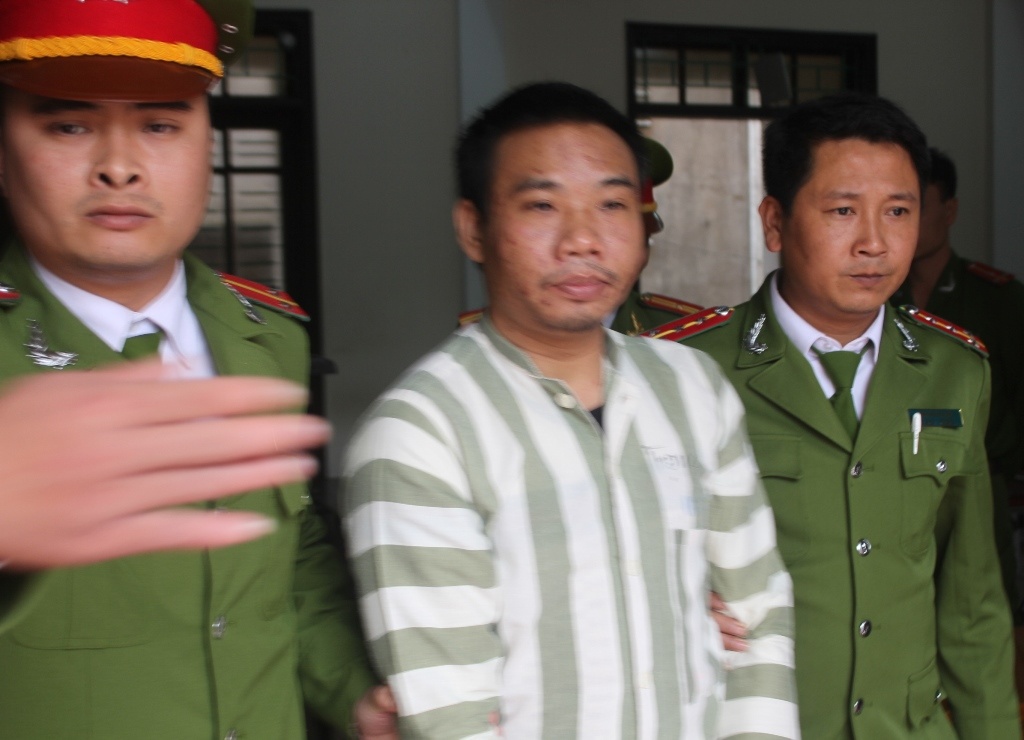 Dua bi cao sat hai ban tu di giam dinh tam than hinh anh