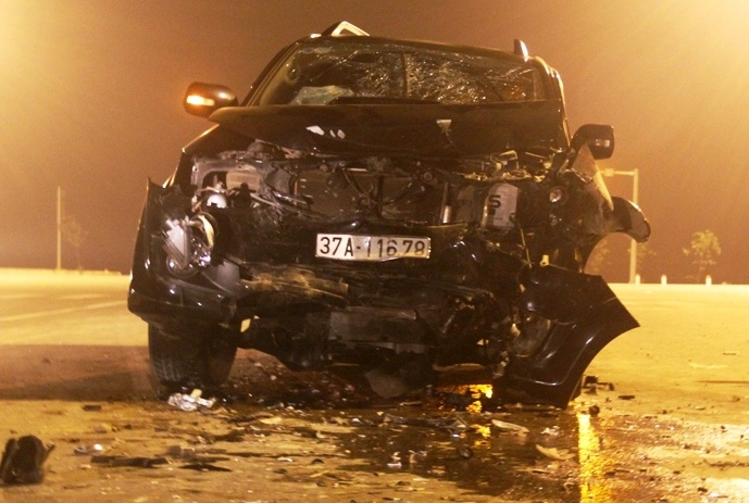 Fortuner 7 cho dau dau xe ban tai, 9 nguoi nhap vien hinh anh