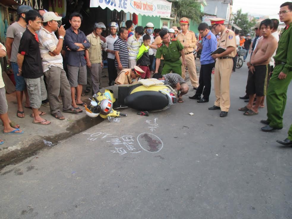 Hiện trường vụ tai nạn khiến cô gái tử vong.