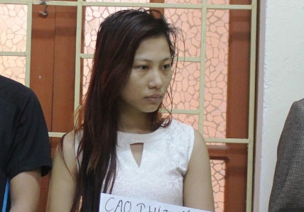 Nu 9X cung dong bon chia ma tuy da trong khach san cao tang hinh anh