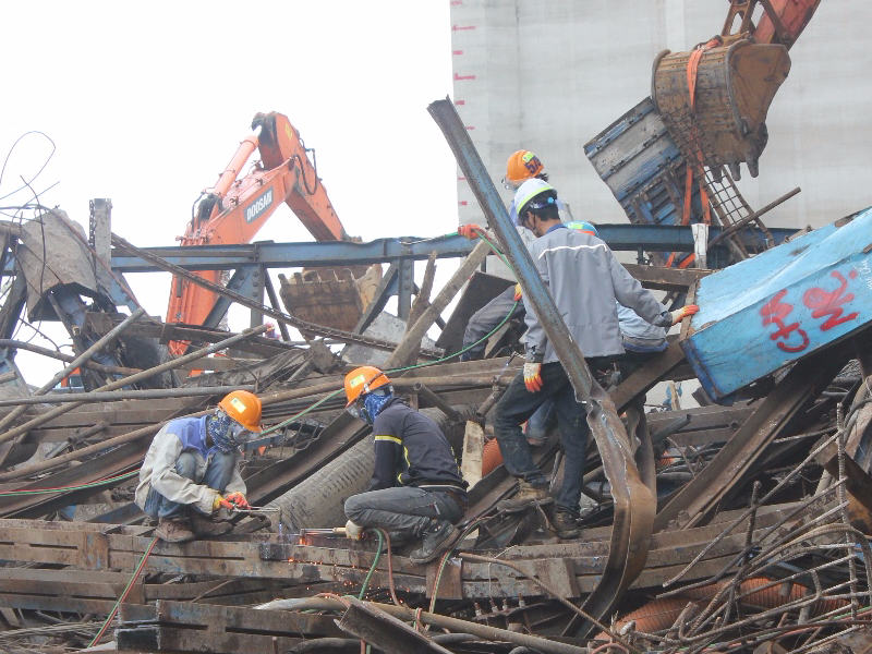 Tieng keu cuu am anh cua nan nhan vu sap gian giao Formosa hinh anh