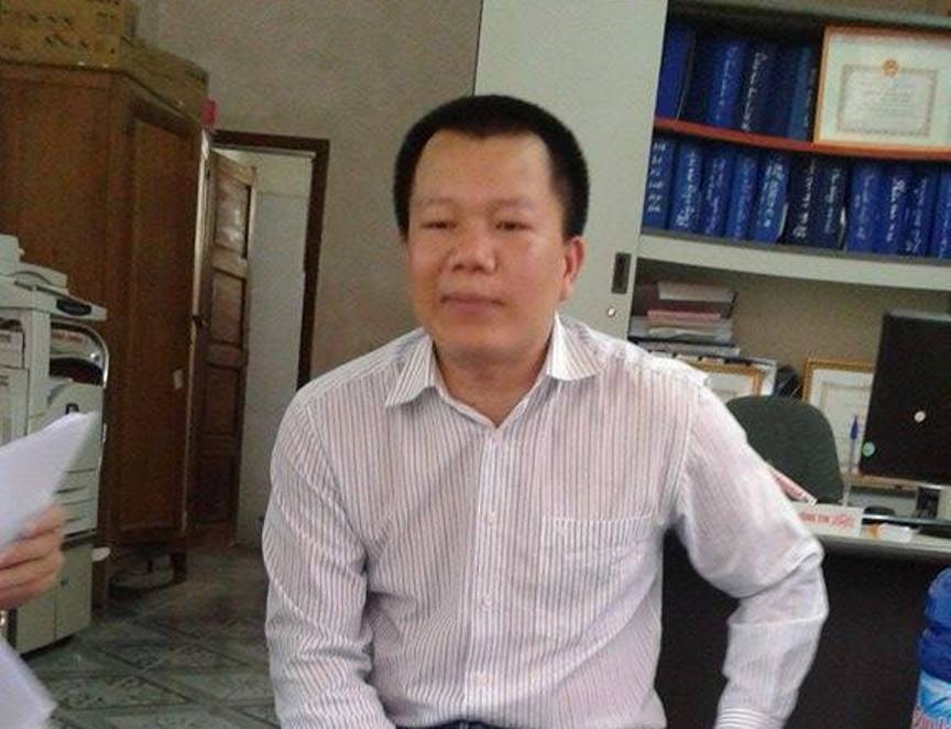 Thấy Trần Anh Tuấn, Phó hiệu trưởng trường THPT Nguyễn Trường Tộ trao đổi với phóng viên.
