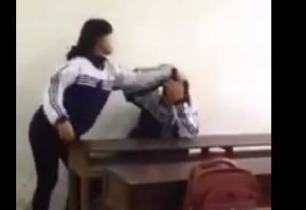 Nu sinh danh ban nam cung lop vi bi che xau tren mang hinh anh