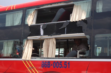 Xe buyt tong oto khach, nhieu nguoi hoang loan hinh anh