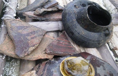 Đồ gốm được phát hiện trên tàu.