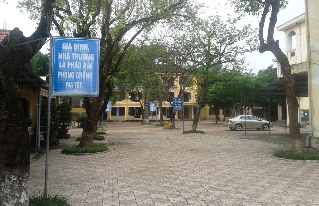 trường THPT Nguyễn trường Tộ, nơi xảy ra vụ việc.