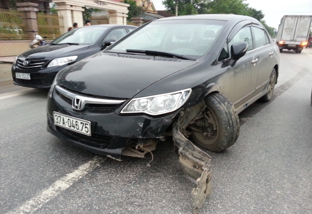 Xe ôtô gây tai nạn.