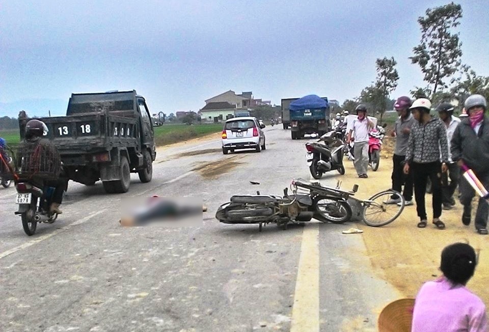 Hiện trường vụ tai nạn thương tâm. Ảnh Duy Đông.