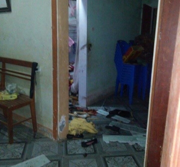 Đồ đạc trong nhà bị rối tung sau vụ nổ kinh hoàng. Ảnh: HT.