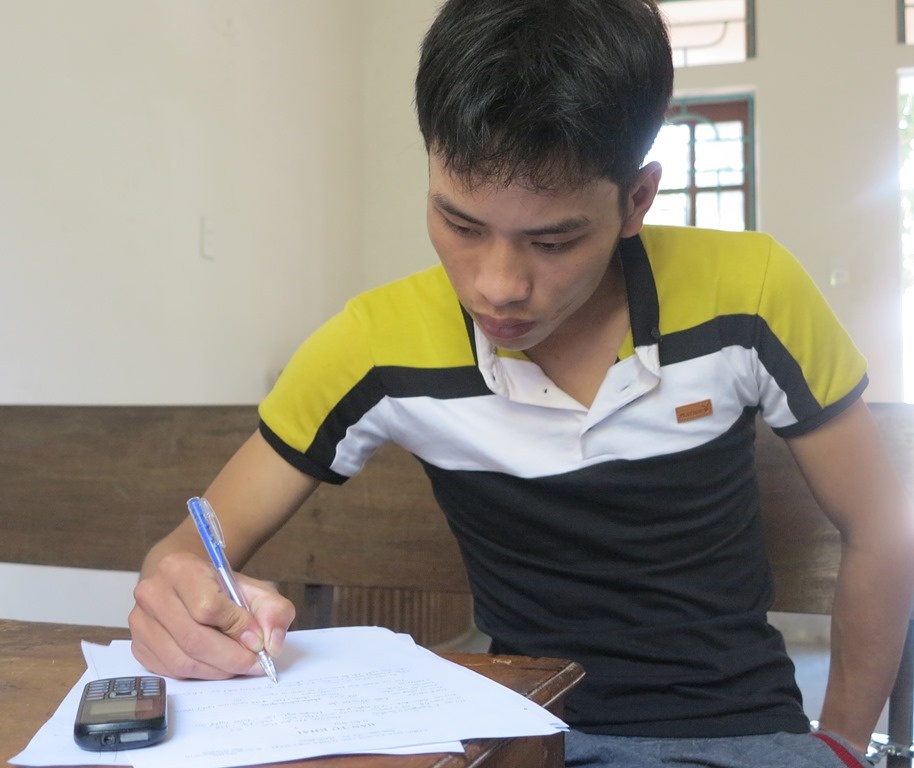 Trom xe may, lao vao CSGT de thao chay hinh anh