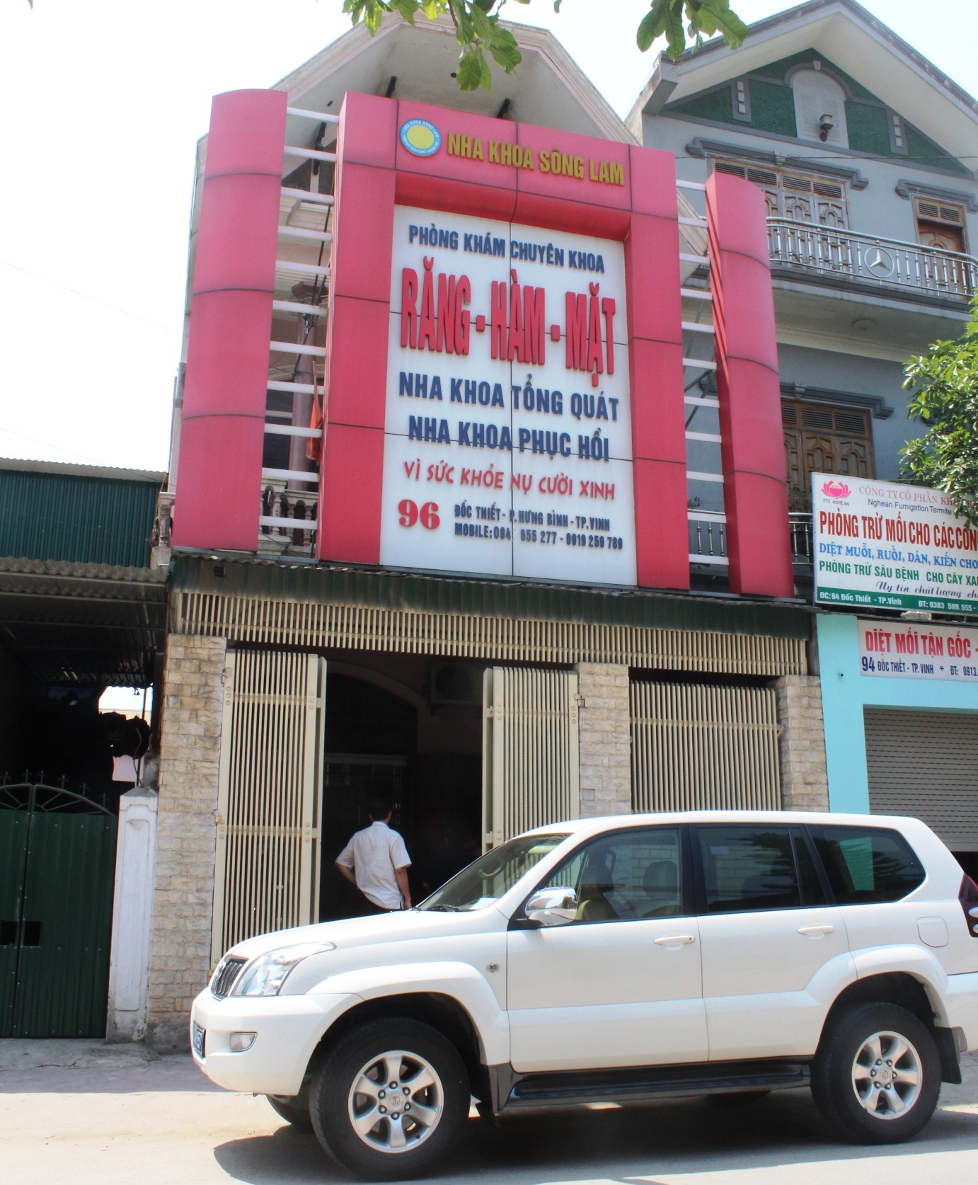 Nha khoa Sông Lam dù không phép nhưng vẫn đang mở cửa hoạt động. Ảnh HP.
