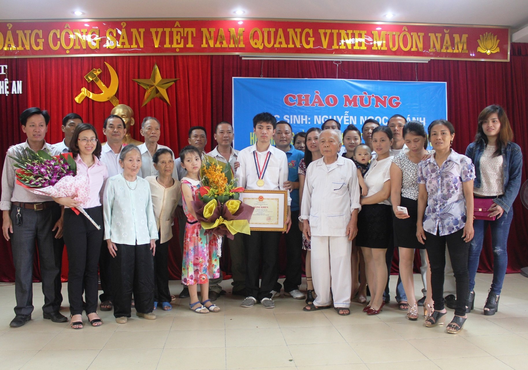 Nghe An don chang trai vang Olympic Vat ly chau A hinh anh