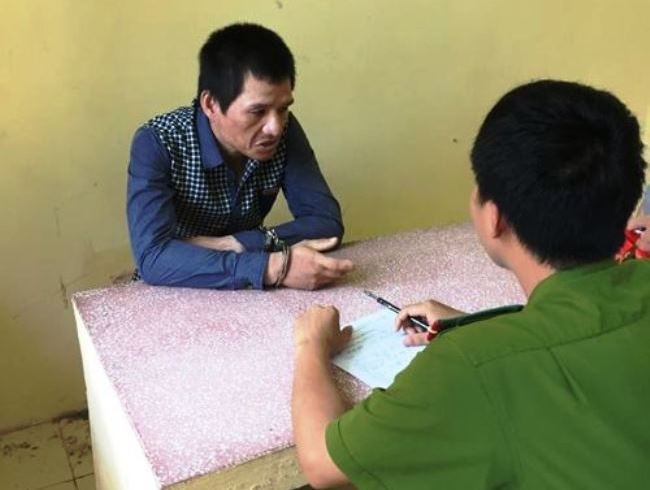 Nguoi dan ong trom hon 20 xe may sa luoi hinh anh