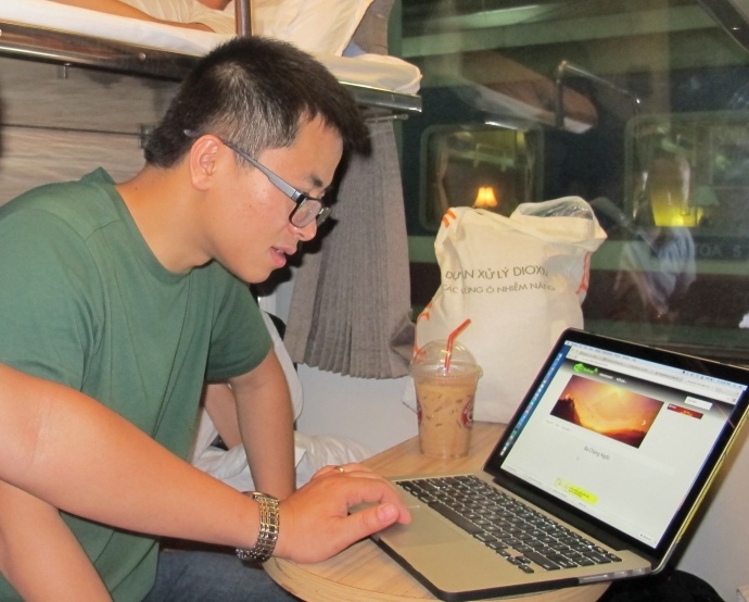 Duong sat thi diem wifi mien phi tren tau hinh anh