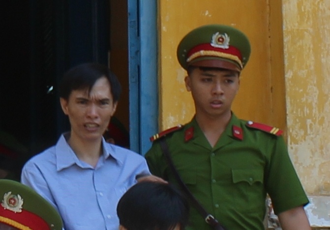 'Yeu rau xanh' hai doi hai nu sinh con quay clip hinh anh